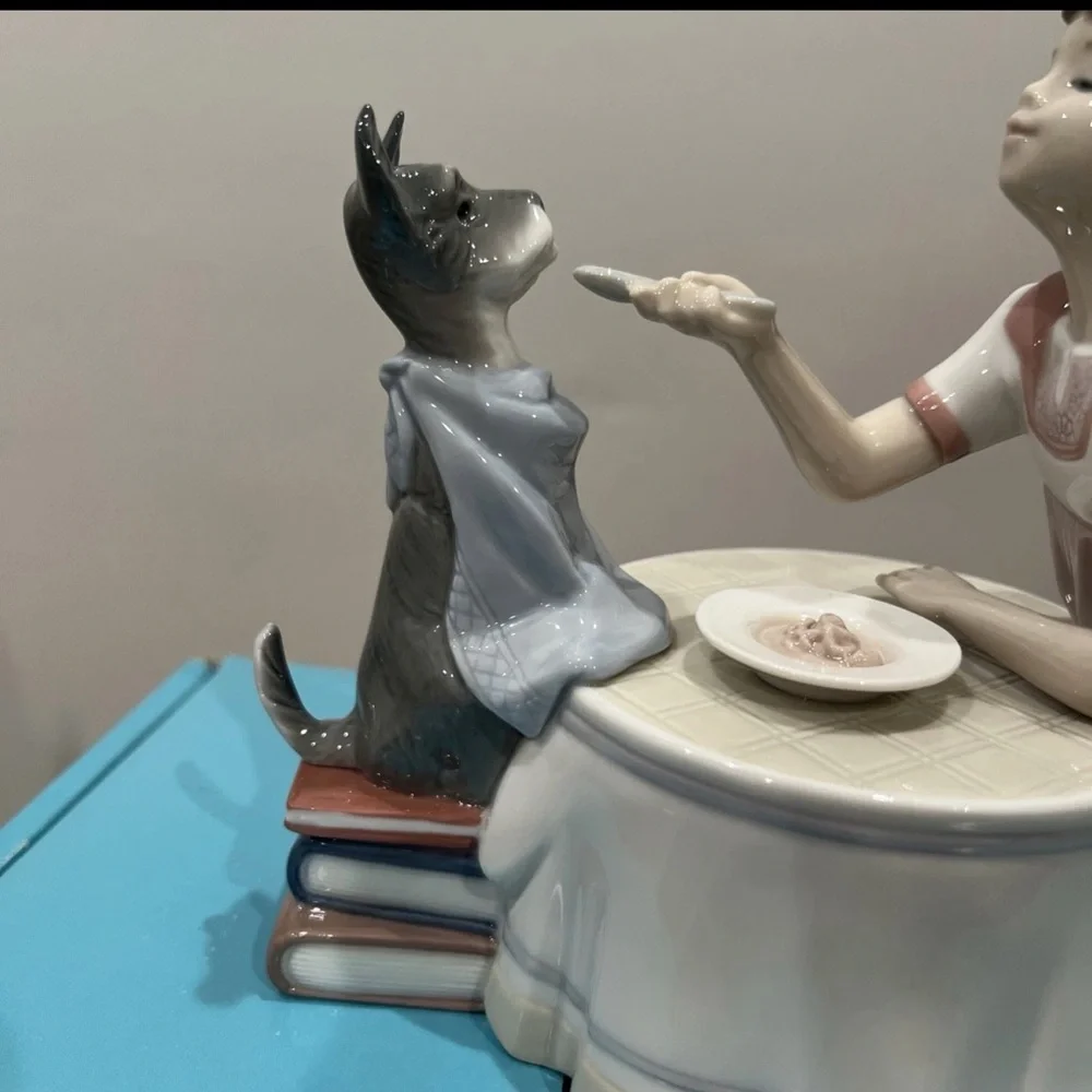 NEW LLADRO TEA TIME GIRL FIGURINE BRAND NEW IN BOX